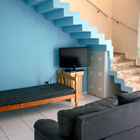 Kitnets e Apartamentos AZUL Do MAR-2