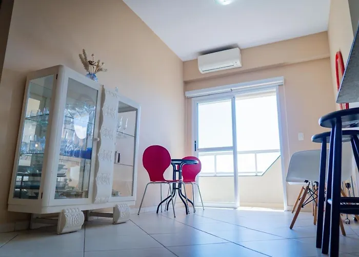 Excelente localizacao Vista parcial Mar Sol da Manhã 03 quartos Ar condicionado Piscina e Sauna Ubatuba